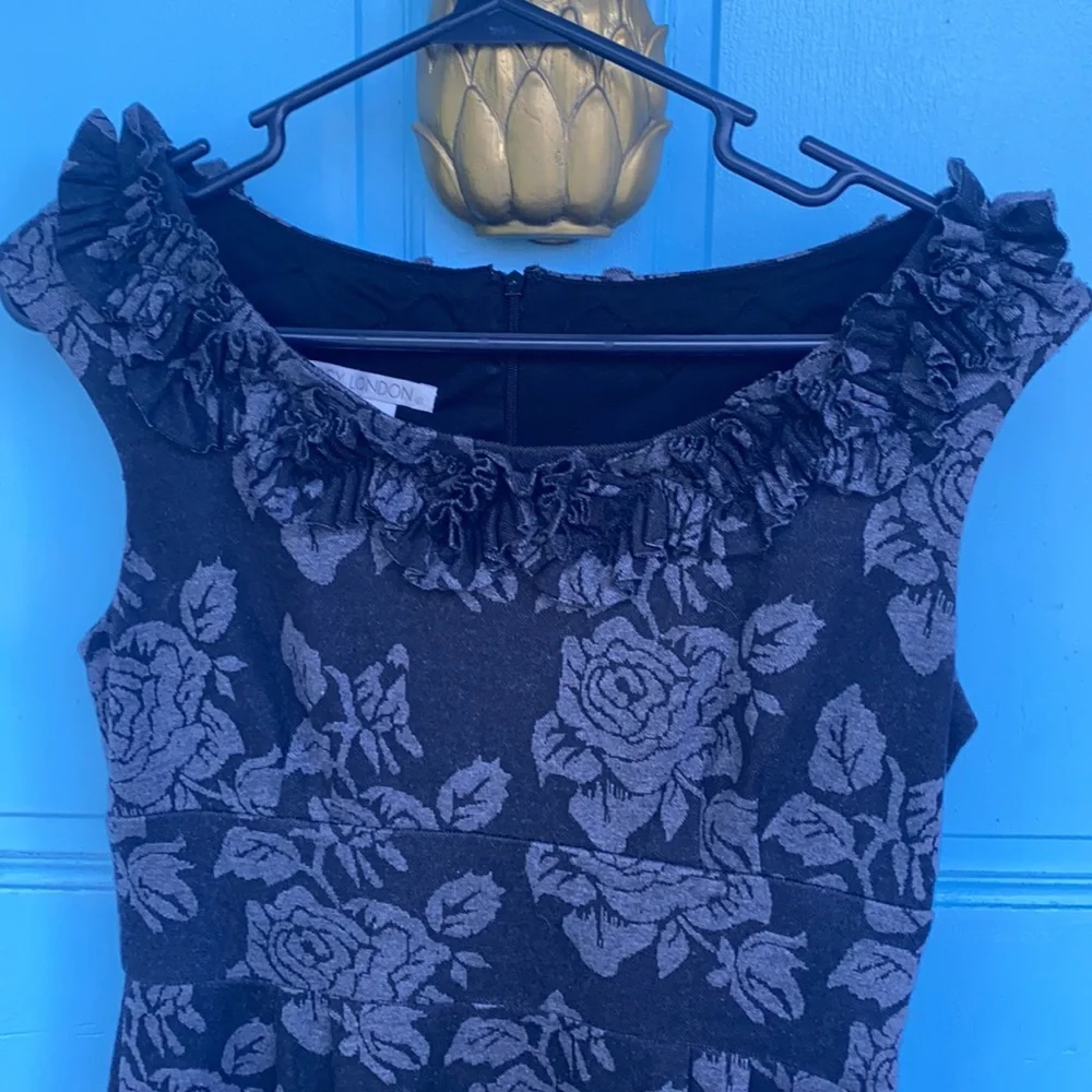 Maggy London Dress Gray Sleeveless Ruffle Rose size 6